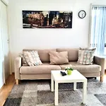 Demims - Location & Parking *