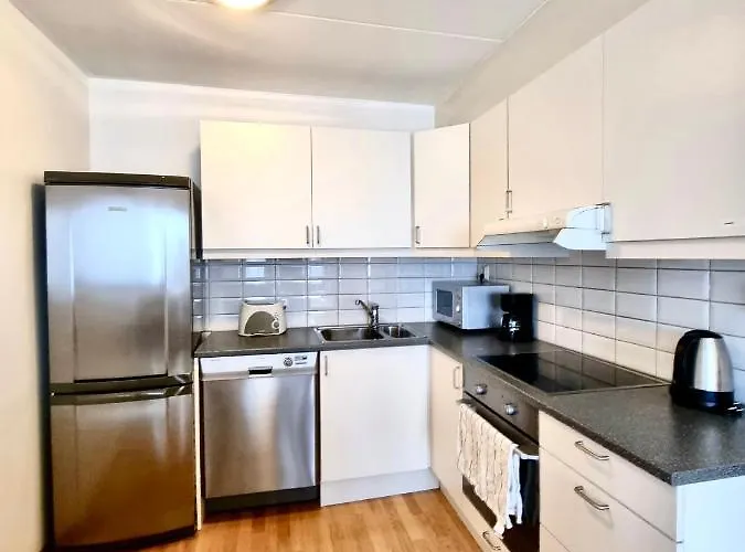 Demims - Location & Parking